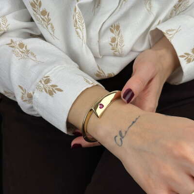 14 Ayar Altın Kelepçe – Pembe Kalpli Zarif Tasarım