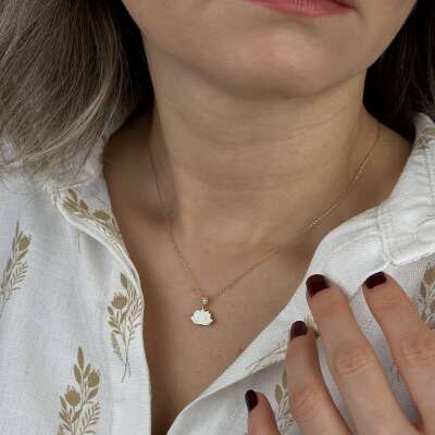 14 Ayar Altın Lotus Kolye – Beyaz Mineli Zarif Tasarım - 4