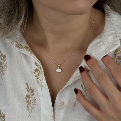 14 Ayar Altın Lotus Kolye – Beyaz Mineli Zarif Tasarım - 2