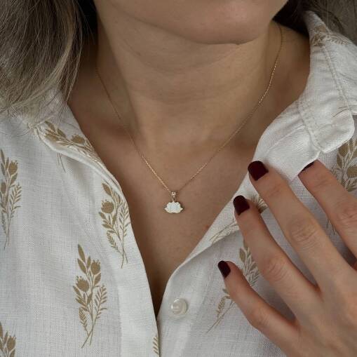 14 Ayar Altın Lotus Kolye – Beyaz Mineli Zarif Tasarım - 2