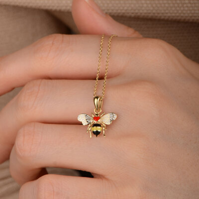 14 Ayar Altın Mineli Kırmızı Kalp Arı Kolye