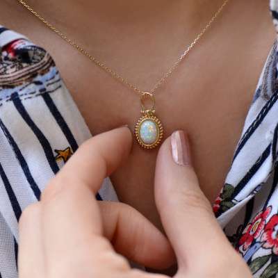 14 Ayar Altın Oval Taşlı Kolye