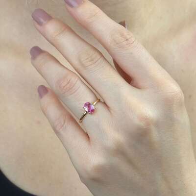 14 Ayar Altın Pembe Taşlı Yüzük – Modern Oval Taş - ENGİNGOLD İZM