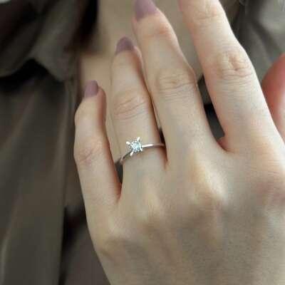 14 Ayar Altın Pırlanta Tektaş Yüzük – Zarif ve Şık Tasarım - ENGİNOLD FNL