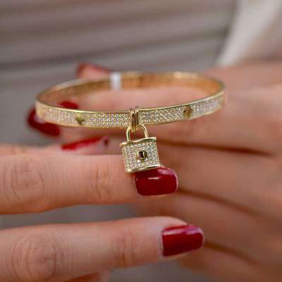 14 Ayar Altın Taşlı Kilit Figürlü Kelepçe - ENGİNGOLD CETAŞ