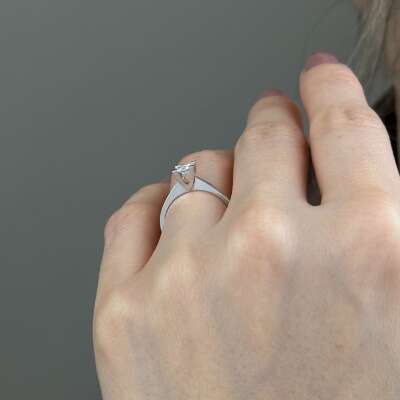 14 Ayar Altın Tektaş Pırlanta Yüzük 0.33 Karat - 4