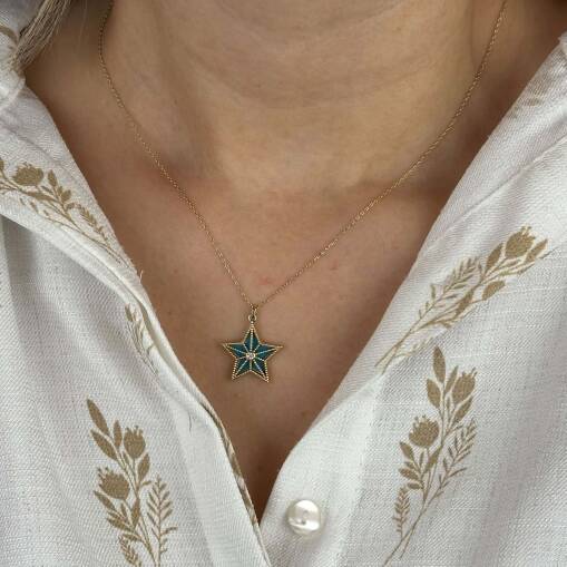 14 Ayar Altın Yıldız Kolye – Yeşil Mineli Zarif Tasarım - 1