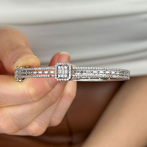 14 Ayar Beyaz Altın Kelepçe – Baget Taşlı Şık Tasarım - 2