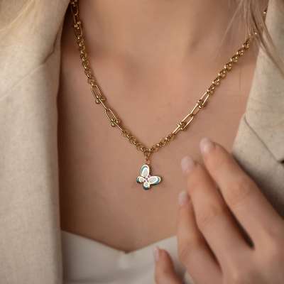 14k Altın Mineli Kelebek Figürlü Kolye - 2