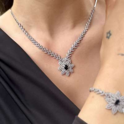 14k Beyaz Altın Çiçekli Kolye - ENGİNGOLD ZİN