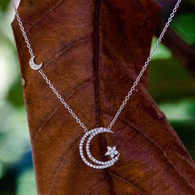 18k 0.26ct Ayyıldız Figürlü Pırlanta Kolye