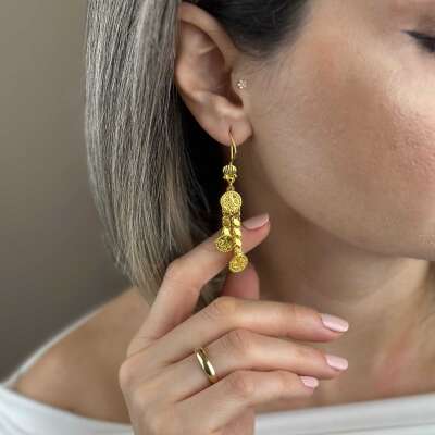 22 Ayar Altın Küpe – Sallantılı Üçlü Arpa Pullu Tasarım - 5