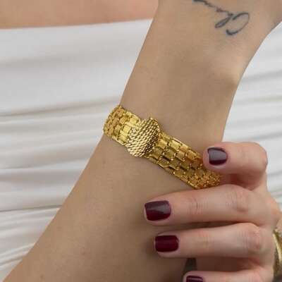 22 Ayar Altın Kelepçe Bileklik – Kalemli Tokalı Lüks Tasarım