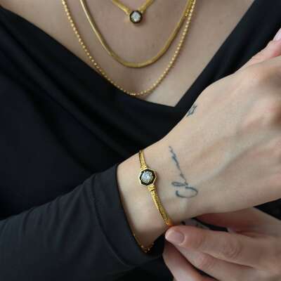 22 Ayar Altın Siyah Mineli Taşlı Bileklik – Zarif Tasarım - 2