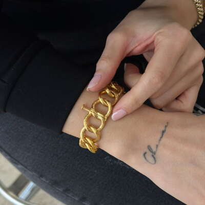 22 Ayar Kalemli Samanyolu Bileklik – Gösterişli Altın Tasarım