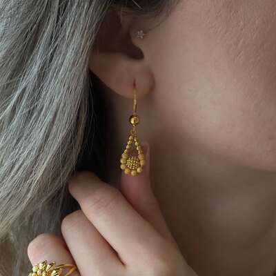 22 Ayar Kumlu Dorika Sallantılı Damla Küpe – Zarif Altın Tasarım - ENGİNGOLD LGR