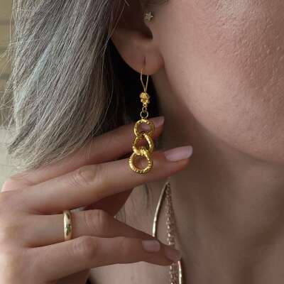 22 Ayar Sallantılı Samanyolu Küpe – Zarif Altın Tasarım - 2