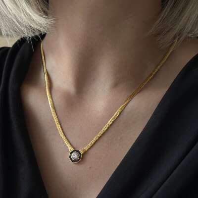 Altın Siyah Mineli Taşlı Kolye – Şık ve Modern Tasarım - 2