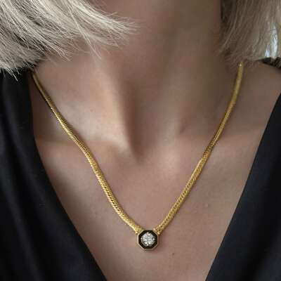 Altın Siyah Mineli Taşlı Kolye – Şık ve Modern Tasarım - ENGİNGOLD TAN