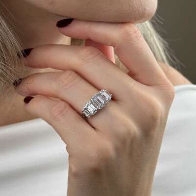 14 Ayar Beyaz Altın Yüzük – 3 Taş Baget Zirkon - 3