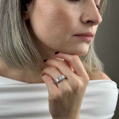 14 Ayar Beyaz Altın Yüzük – 3 Taş Baget Zirkon - 5