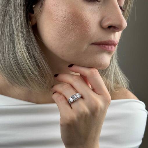 14 Ayar Beyaz Altın Yüzük – 3 Taş Baget Zirkon - 5