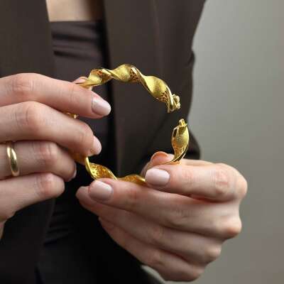 22 Ayar Altın Burgu Kelepçe – Mat & Kumlu Şık Tasarım - 7