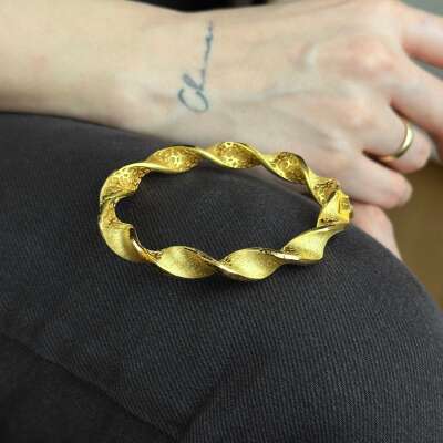 22 Ayar Altın Burgu Kelepçe – Mat & Kumlu Şık Tasarım - 8