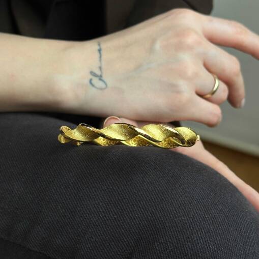 22 Ayar Altın Burgu Kelepçe – Mat & Kumlu Şık Tasarım - 9