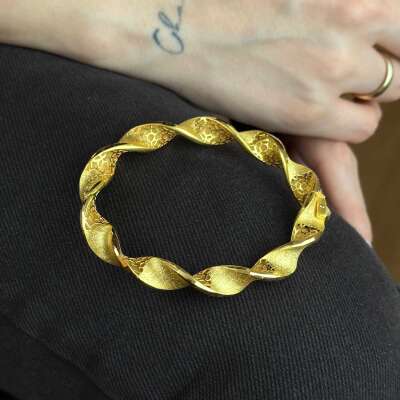 22 Ayar Altın Burgu Kelepçe – Mat & Kumlu Şık Tasarım - 10