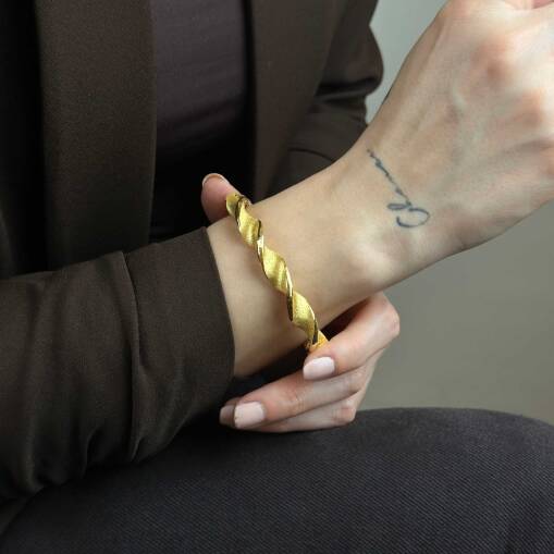 22 Ayar Altın Burgu Kelepçe – Mat & Kumlu Şık Tasarım - 1