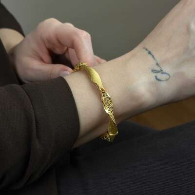 22 Ayar Altın Burgu Kelepçe – Mat Simli Zarif Tasarım - 3