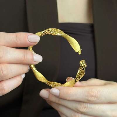 22 Ayar Altın Burgu Kelepçe – Mat Simli Zarif Tasarım - 7