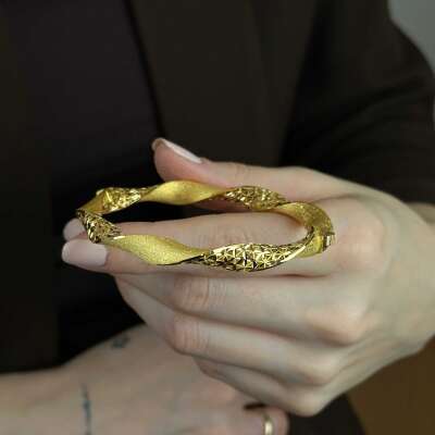 22 Ayar Altın Burgu Kelepçe – Mat Simli Zarif Tasarım - 9