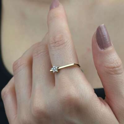 Çiçek Taşlı Eklem Yüzük – 14 Ayar Altın Zarif Tasarım - 2