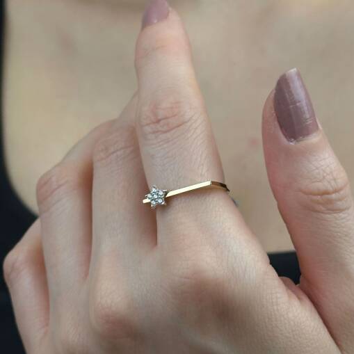 Çiçek Taşlı Eklem Yüzük – 14 Ayar Altın Zarif Tasarım - 2