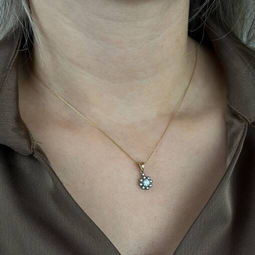 Şık 14 Ayar Altın Çiçek Kolye – Elmas Montür Işıltısı - 2