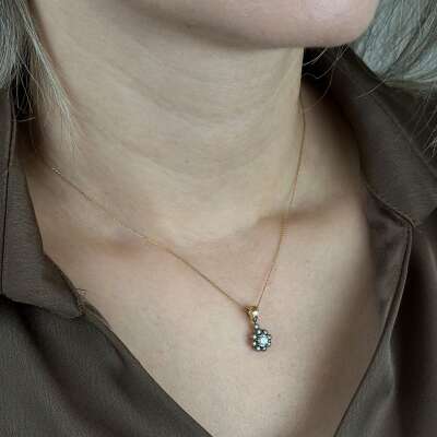 Şık 14 Ayar Altın Çiçek Kolye – Elmas Montür Işıltısı - 3