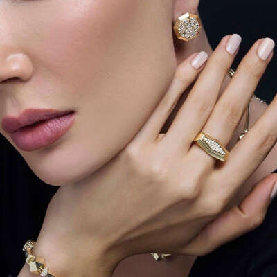 14 Ayar Altın Baget Taşlı J Küpe – Modern Şıklık - 6