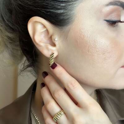 14 Ayar Altın Kalemli Küpe – Zarif ve Şık Tasarım - ENGİNGOLD LAB