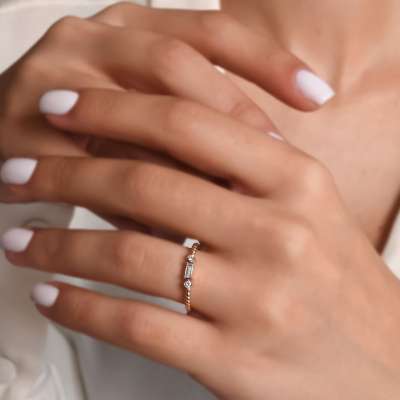 Pırlanta Baget Taşlı Rose Altın Yüzük - 3
