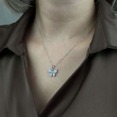 Pırlanta Kelebek Kolye – 14 Ayar Altın Zarif Tasarım - ENGİNGOLD FNLDMND