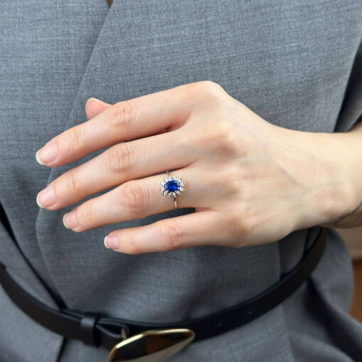 Safir Taşlı Pırlanta Yüzük – 14 Ayar Beyaz Altın Zarafet - 3