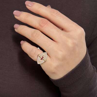 Star Yakut Taşlı Pırlanta Yüzük – Sevgililer Günü Hediyesi - ENGİNGOLD STR