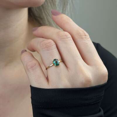 Yeşil Oval Taşlı 14 Ayar Altın Yüzük – Lüks ve Zarif Tasarım - 2