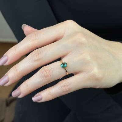 Yeşil Oval Taşlı 14 Ayar Altın Yüzük – Lüks ve Zarif Tasarım - 3