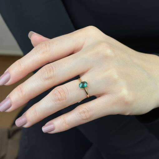 Yeşil Oval Taşlı 14 Ayar Altın Yüzük – Lüks ve Zarif Tasarım - 3