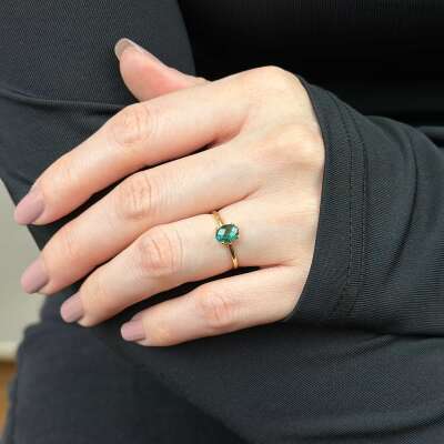 Yeşil Oval Taşlı 14 Ayar Altın Yüzük – Lüks ve Zarif Tasarım - 4