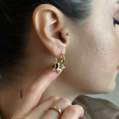 14 Ayar Altın Taşlı Yıldız Küpe – Modern Şıklık - 4