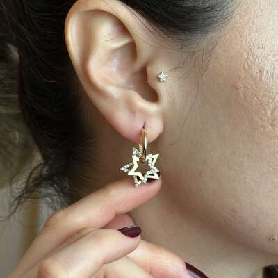 14 Ayar Altın Taşlı Yıldız Küpe – Modern Şıklık - 2